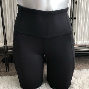 175.♎️Lululemon seek the heat crop